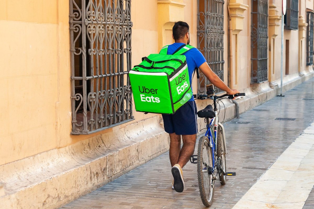 Uber Eats(ウーバーイーツ)の支払い方法は?現金支払やPayPayも利用